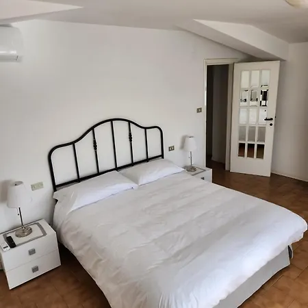 Dama - Attic With Fireplace And Air Conditioning