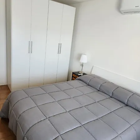 Dama - Attic With Fireplace And Air Conditioning