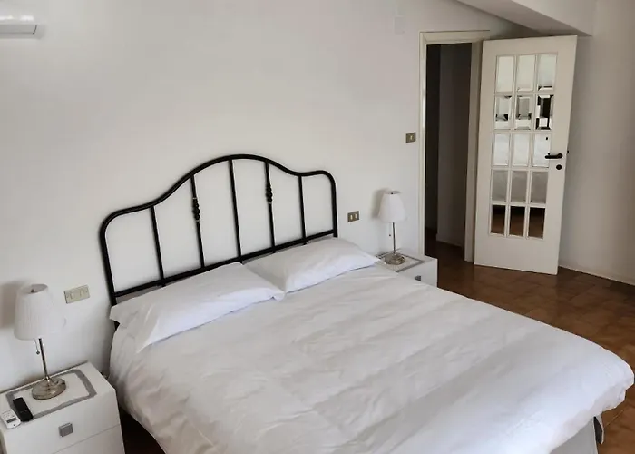 Dama - Attic With Fireplace And Air Conditioning